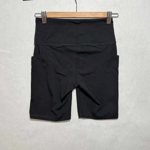 ARC'TERYX Essent High Rise Shorts Stretch Pull On 8" Women's Size 2 Black  - NEW - Picture 5 of 10